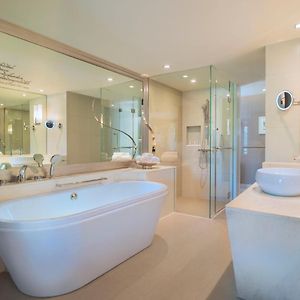 Grand Deluxe King Room